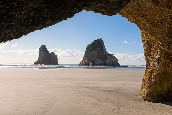 Archway Islands, Wharariki Beach